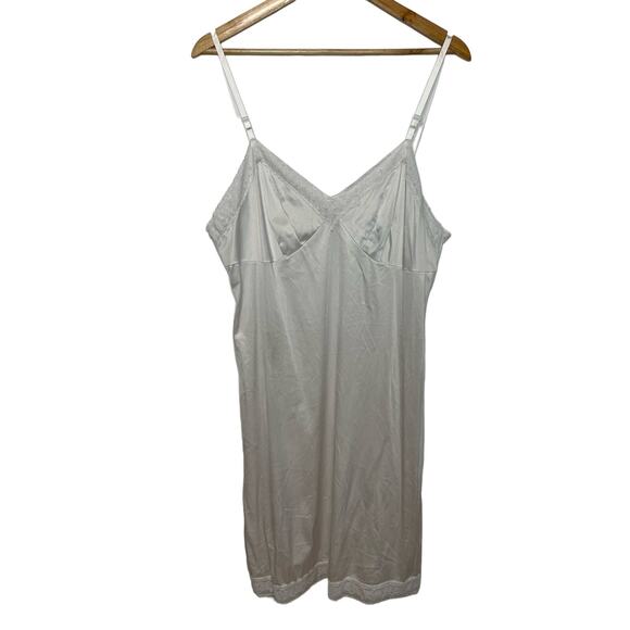 Vassarette White Slip 40 Nightgown Lace V Neck Sleeveless Lightweight Vintage - Picture 1 of 3